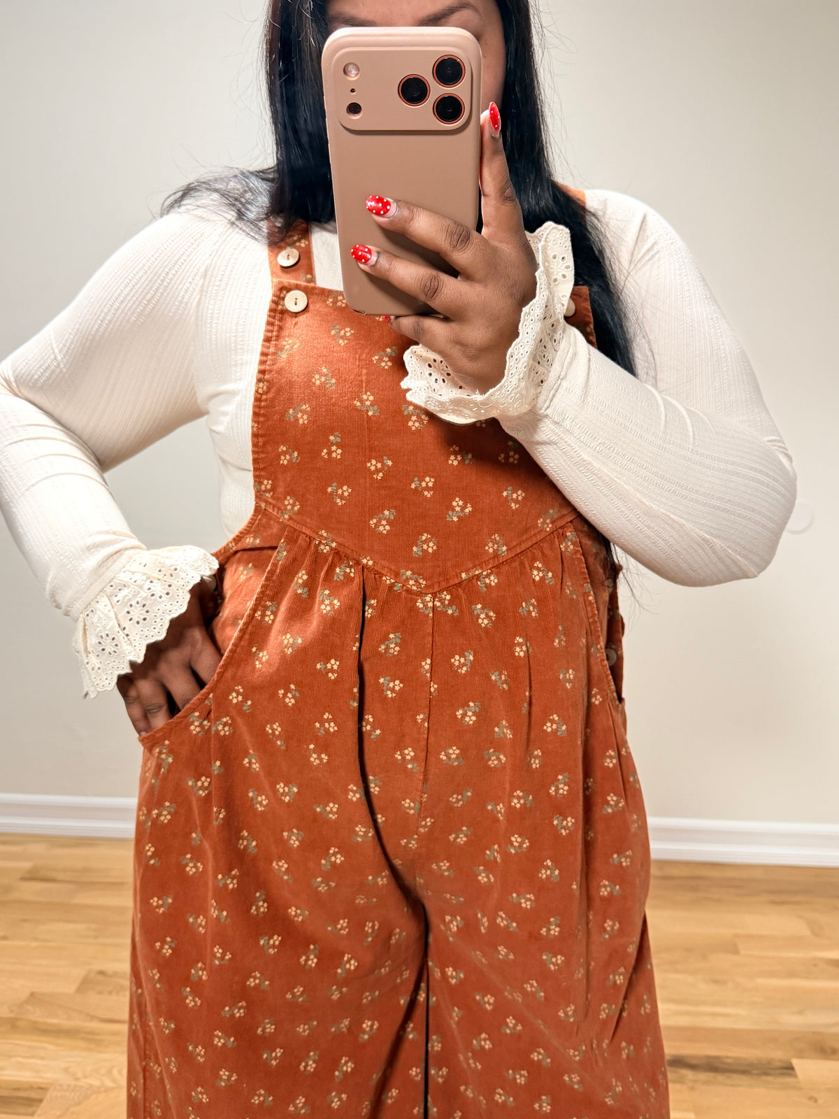 Vintage Eyelet Cuff Top