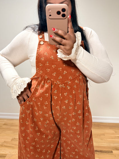 Vintage Eyelet Cuff Top